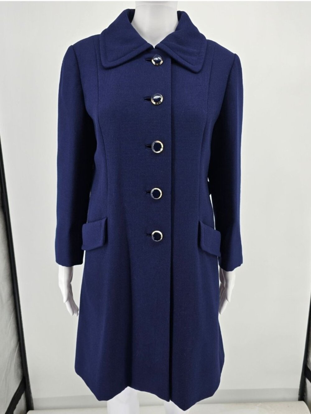 Vintage 1970s Women's Navy Blue Made in Canada Virgin Wool Mod Coat (M)